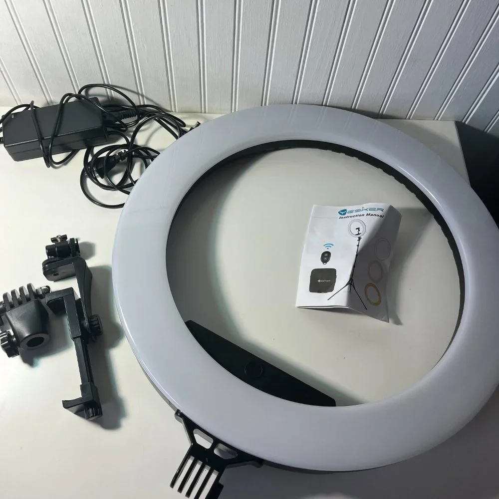 Esker Ring Light